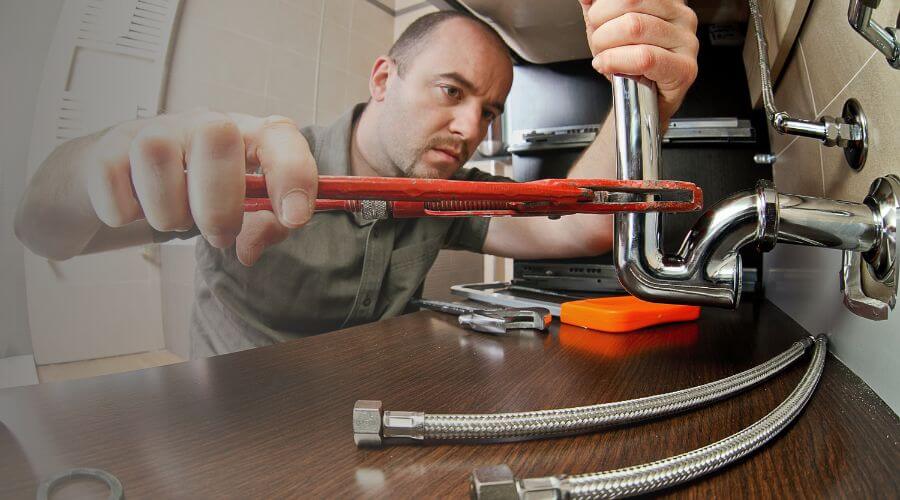 Expert burst pipe repair services in Castleton, IL
